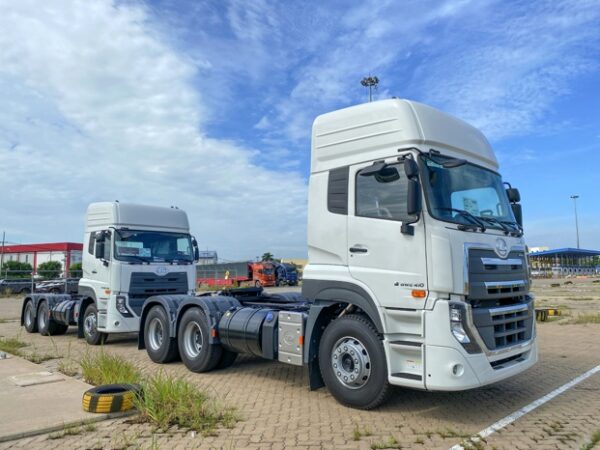 Xe đầu kéo UD Trucks GWE 410 - Ảnh 7